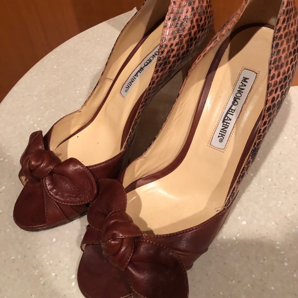 Manolo peep toes